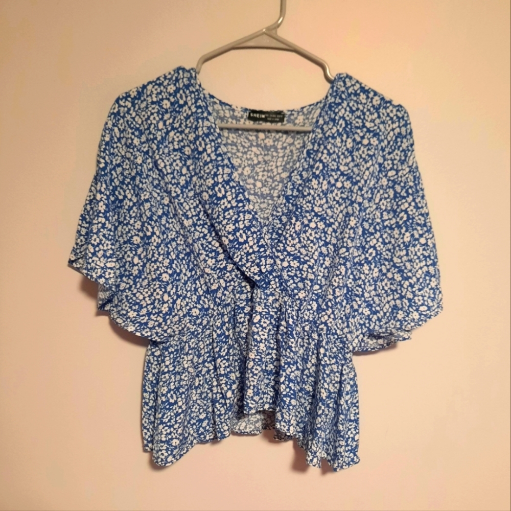 New blue floral summer top large